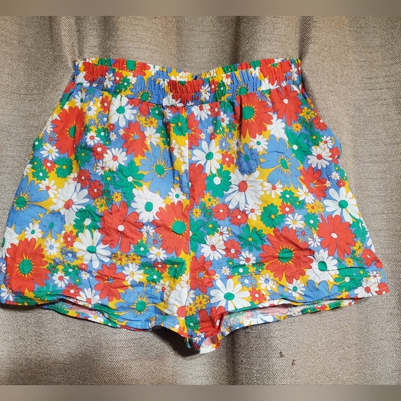 Cider Pants - SOLD ON DEPOP - Floral Shorts with pockets & elastic waist band from Cider SZ XL